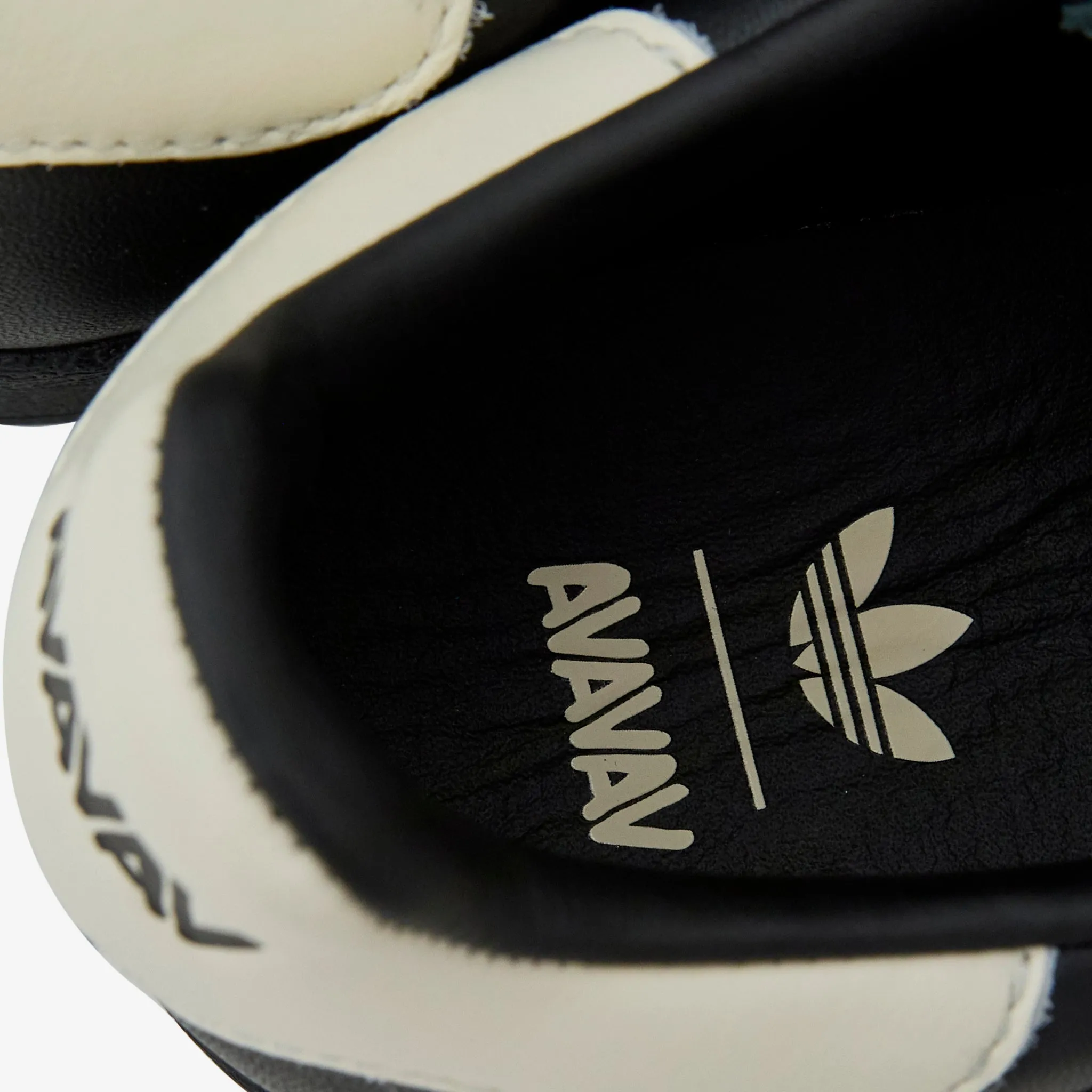 Avavav x Women's Superfinger Superstar Core Black | Cream White | Core Black